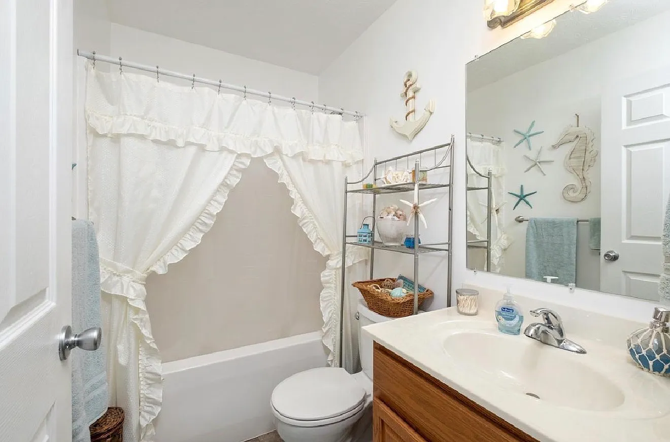 3 bed, 1200 sqft, $2,350 — Photo 3