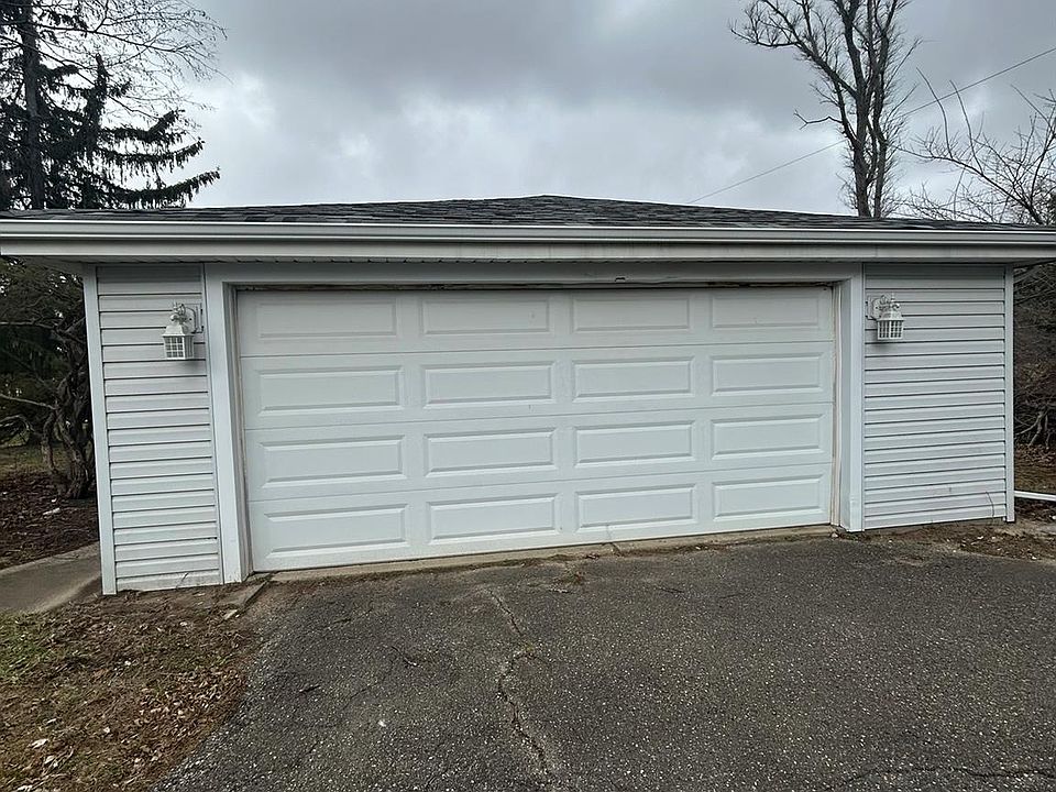 2nd image of 28010 Rollcrest Rd