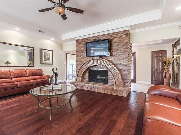 5th image of 900 Loch Lomond Dr