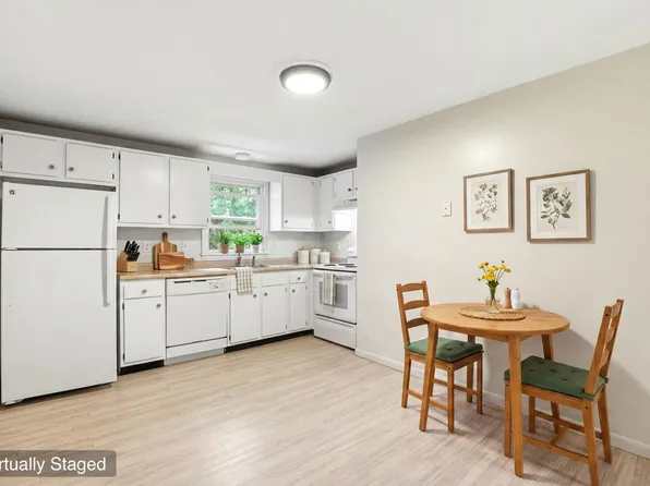851 Mammoth Rd #3S, Manchester, NH 03104