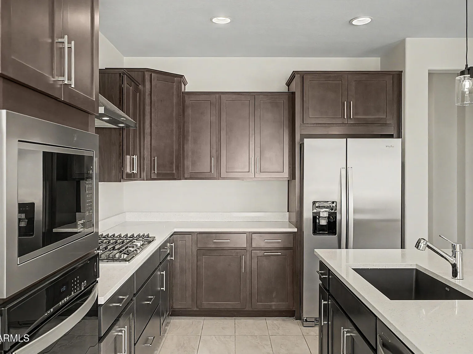 4 bed, 2.5 bath, 2492 sqft, $2,700 — Photo 2