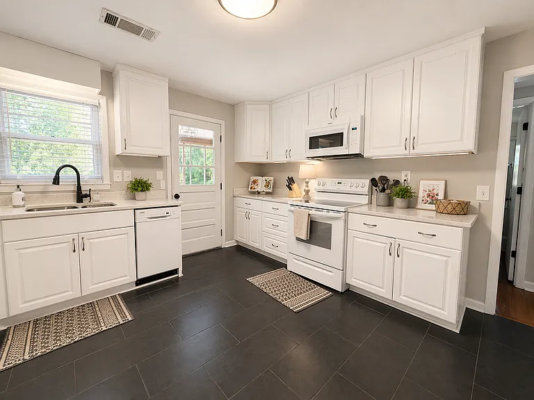 1021 Old Bishop Rd — Photo 4