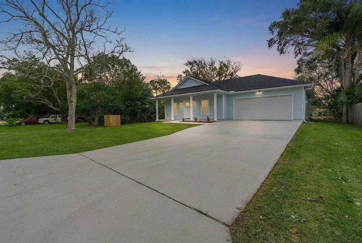 3 bed, 2.0 bath, 1206 sqft, $2,600 — Photo 2
