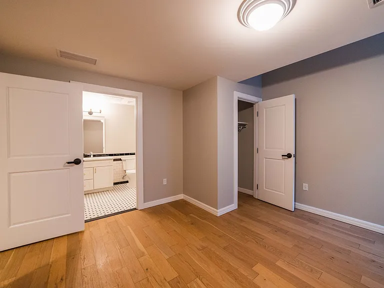 32 N Park Row — Photo 3