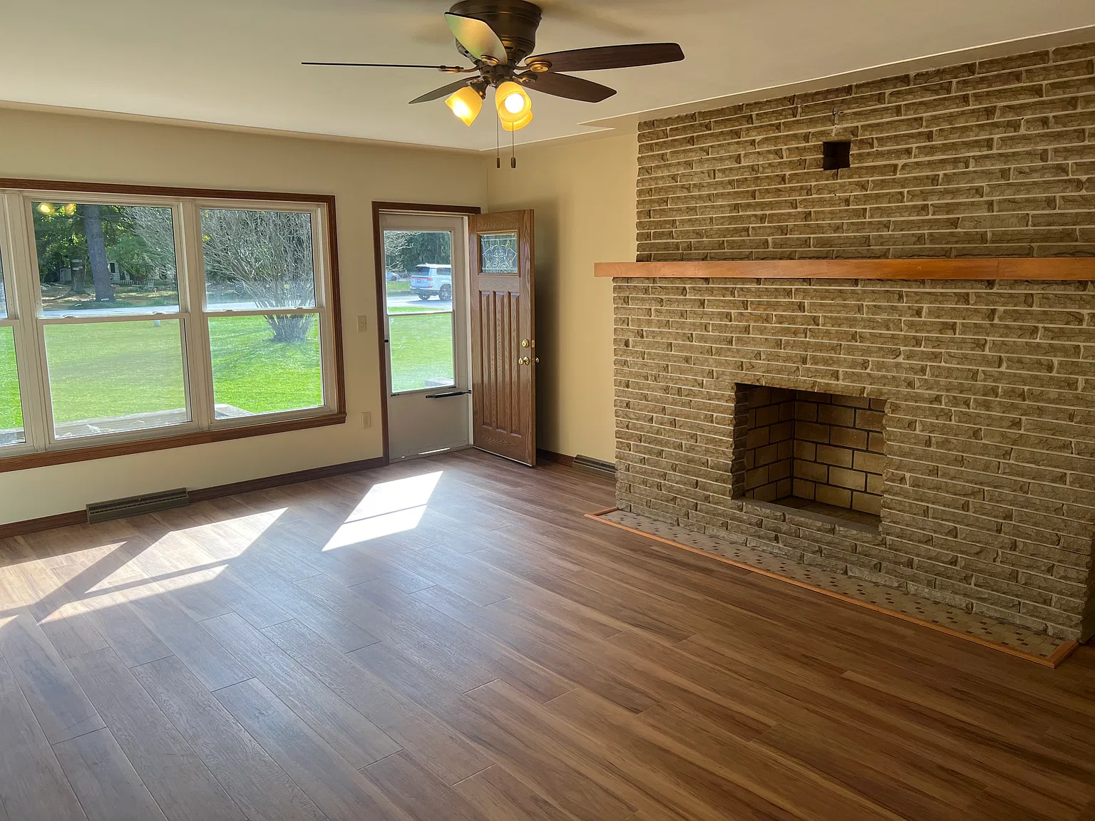 2 bed, 1110 sqft, $1,400 — Photo 2