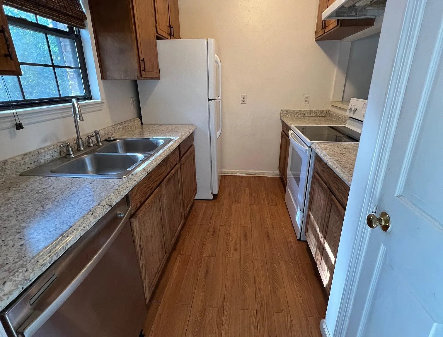2 bed, 1.5 bath, 980 sqft, $1,550 — Photo 4