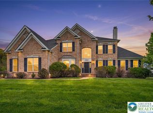 2005 Rainlilly Dr, Center Valley, PA 18034