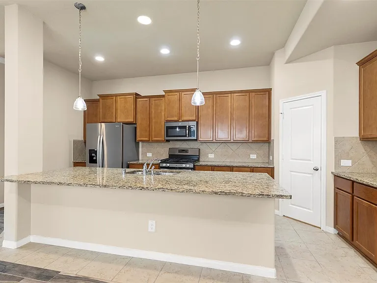 15714 Highlands Cove Dr — Photo 7