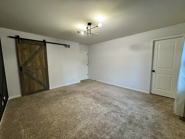 2S151 Avondale Ln — Photo 2