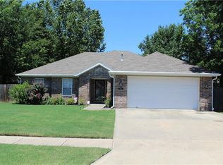 76 E Rob St, Farmington, AR 72730