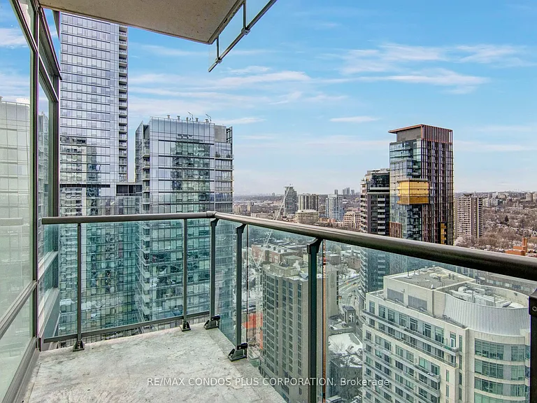 18 Yorkville Ave #2505 — Photo 22