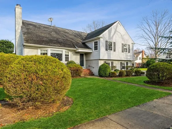 135 Cambridge Avenue, Garden City, NY 11530