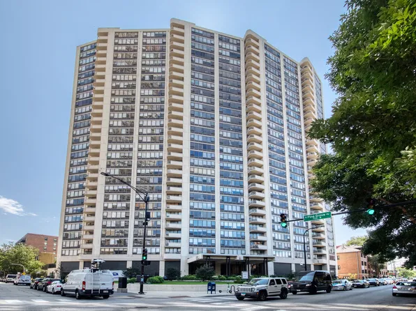 3930 N Pine Grove Ave APT 2710, Chicago, IL 60613