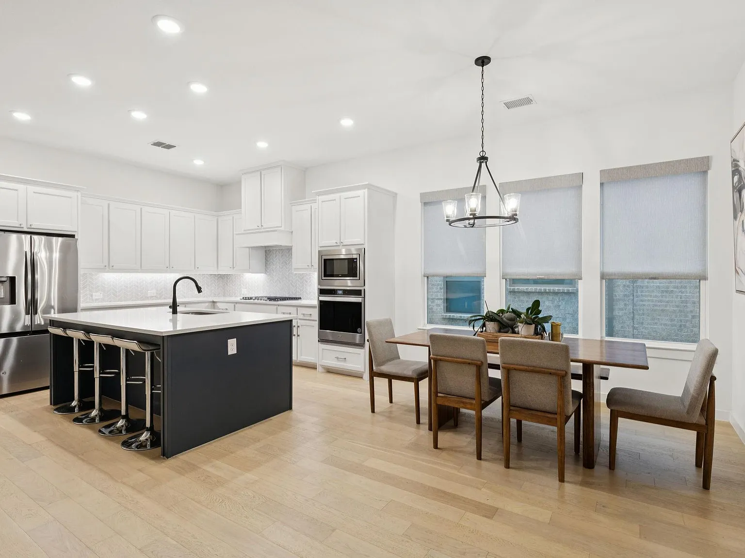 4 bed, 3234 sqft, $3,200 — Photo 4