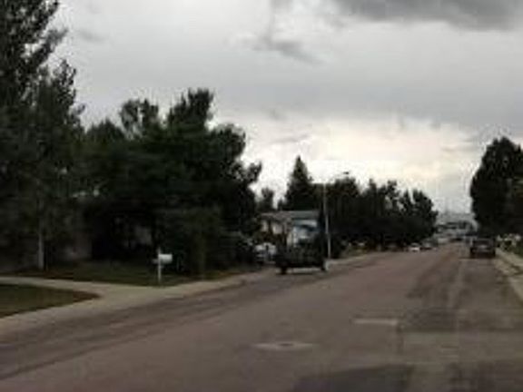 Exterior Neighborhood (street photo)