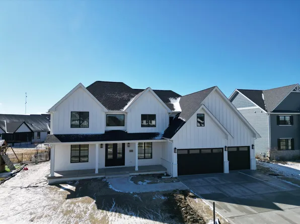 13341 Waterleaf Dr, Saint John, IN 46373