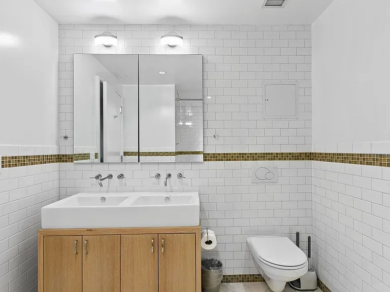 459 W 44th St #A — Photo 31