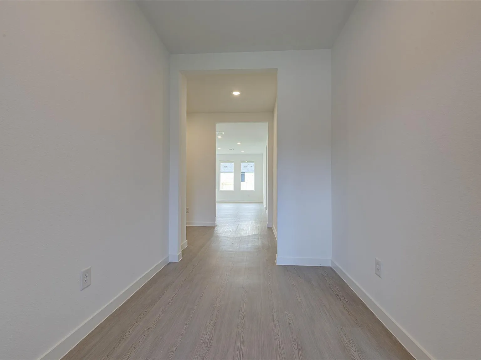 400 Robin St - 1 — Photo 3