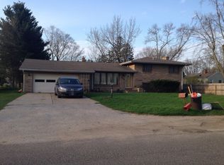 330 Elmside Rd, Benton Harbor, MI 49022