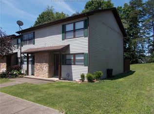 706 Fairway Dr, Hurricane, WV 25526