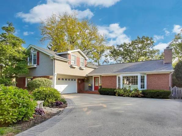 21 Timber Ln, Northbrook, IL 60062