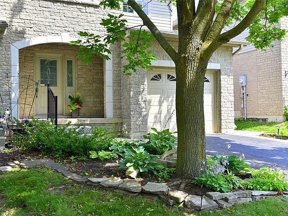 5th image of 121 Foxborough Dr