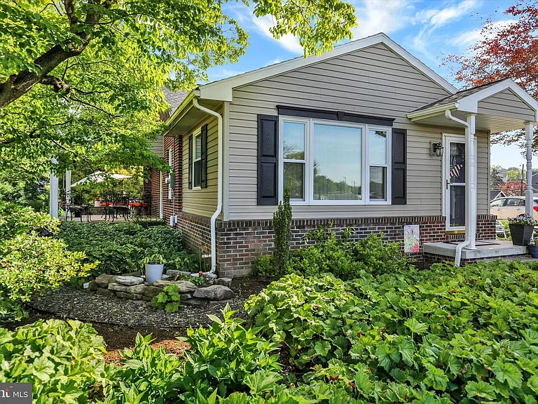 41 W College Ave — Photo 3
