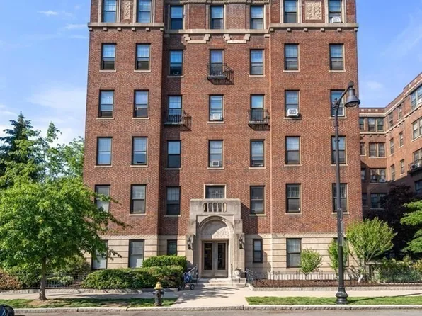 1949 Commonwealth Ave APT 63, Brighton, MA 02135