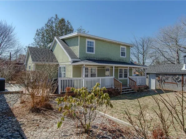 208 Montreal Ave, Saint John, NB E2M 3K4