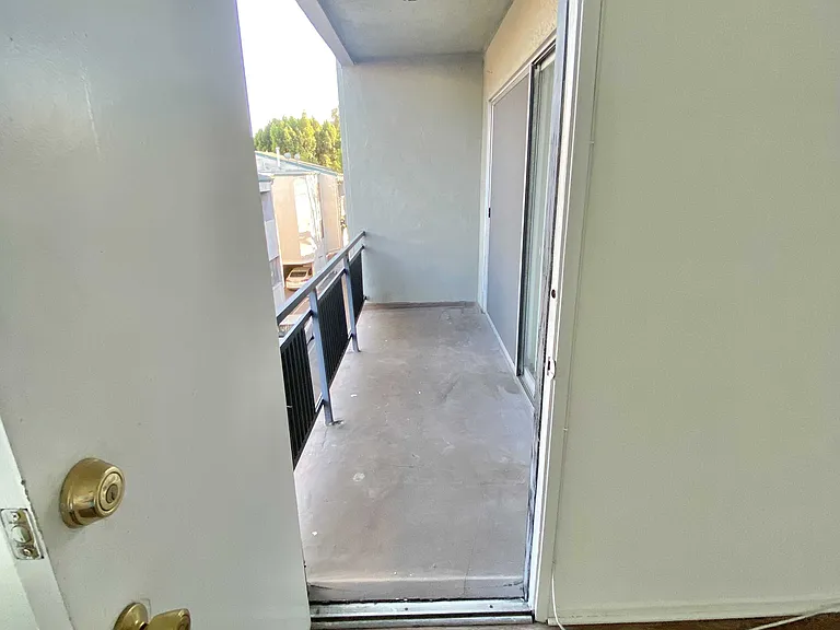 Moorpark St — Photo 21