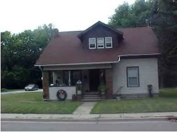 900 Division St photo 1
