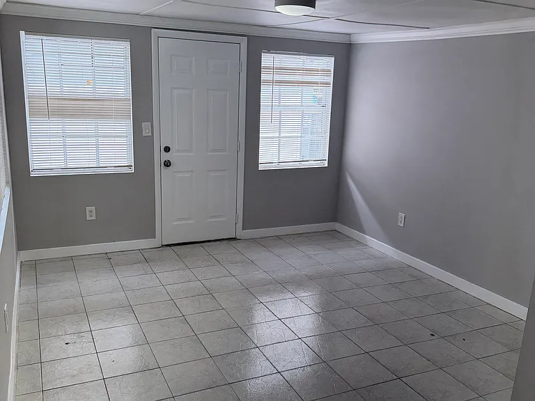 1044 SW 10th St — Photo 6