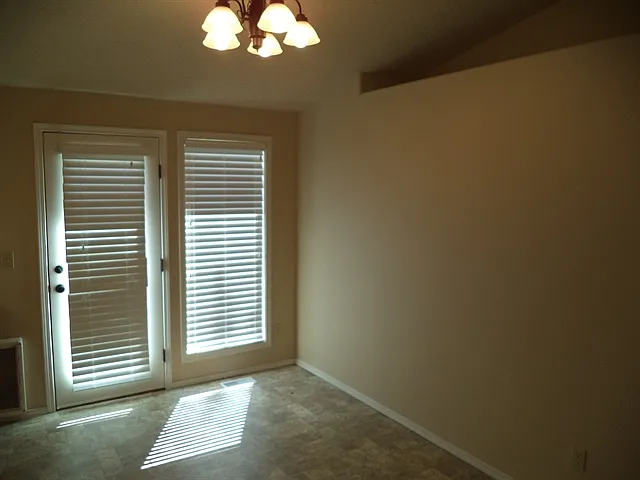 609 Oxford Way — Photo 4
