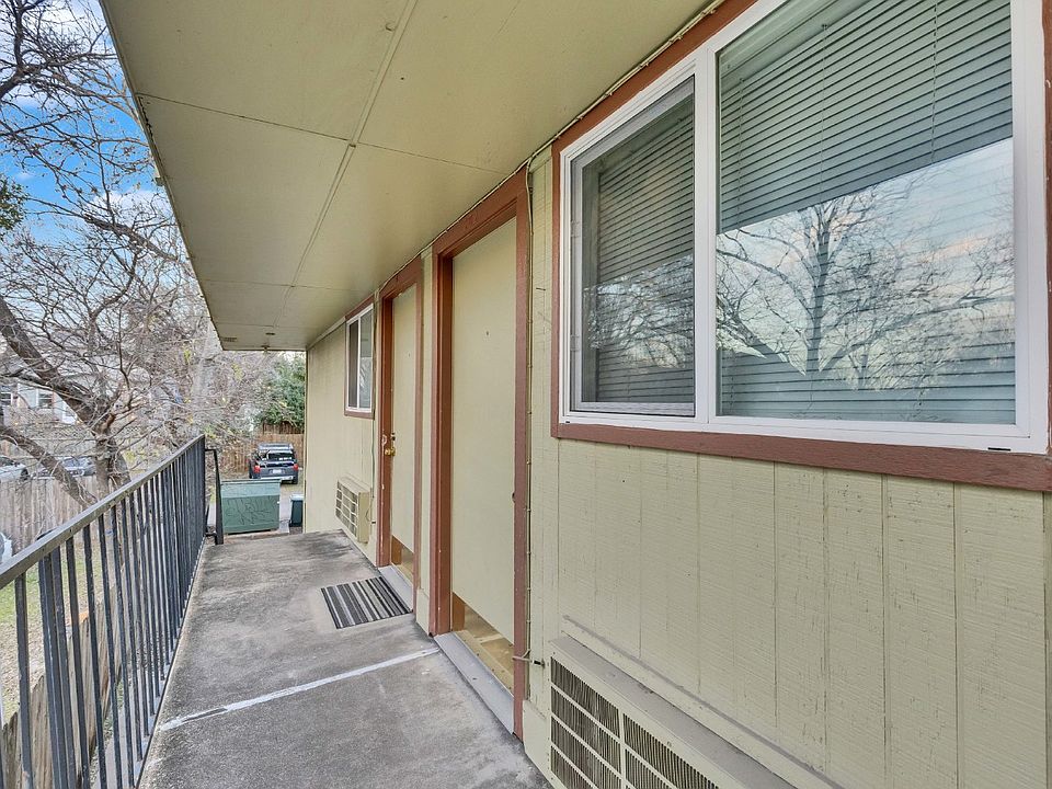 1st image of 400 W 34th St APT 202