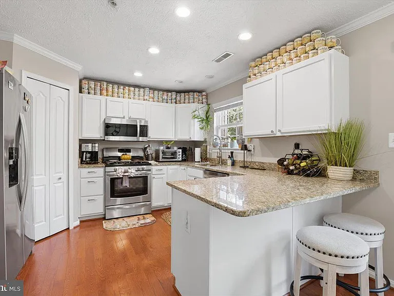 9944 Royal Commerce Pl — Photo 10
