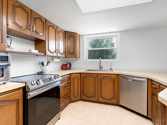 3rd image of 88 W 700 S