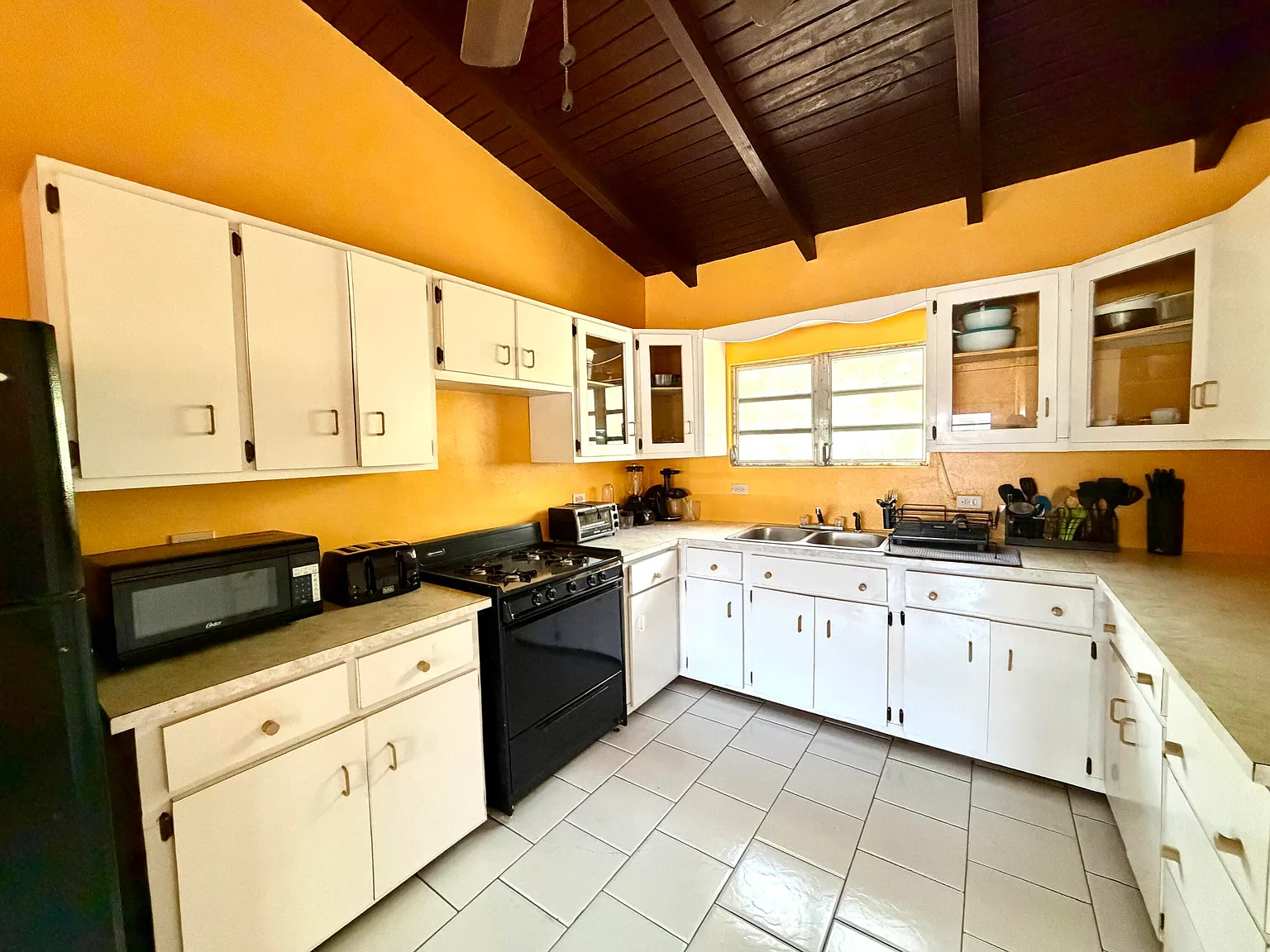 3 bed, $2,200 — Photo 4