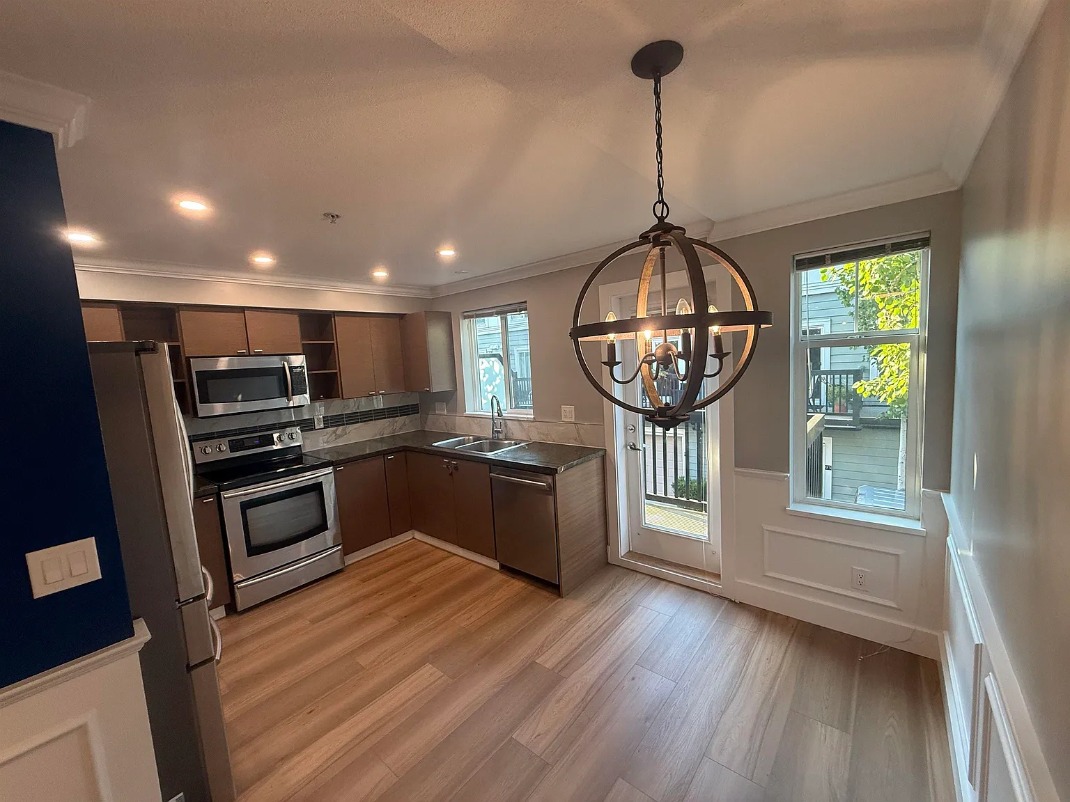 3 bed, 1320 sqft, $3,200 — Photo 4