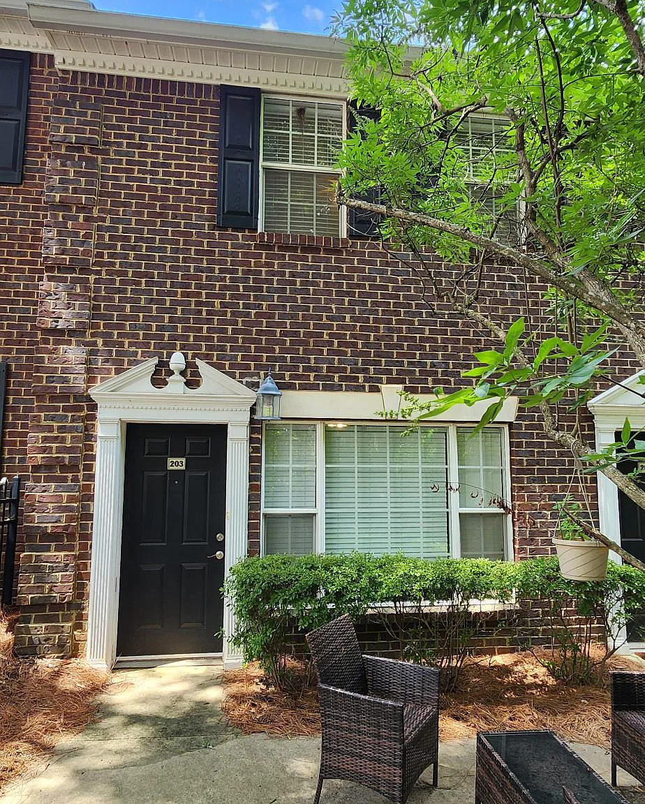 2 bed, 2.5 bath, 1200 sqft, $1,500 — Photo 1