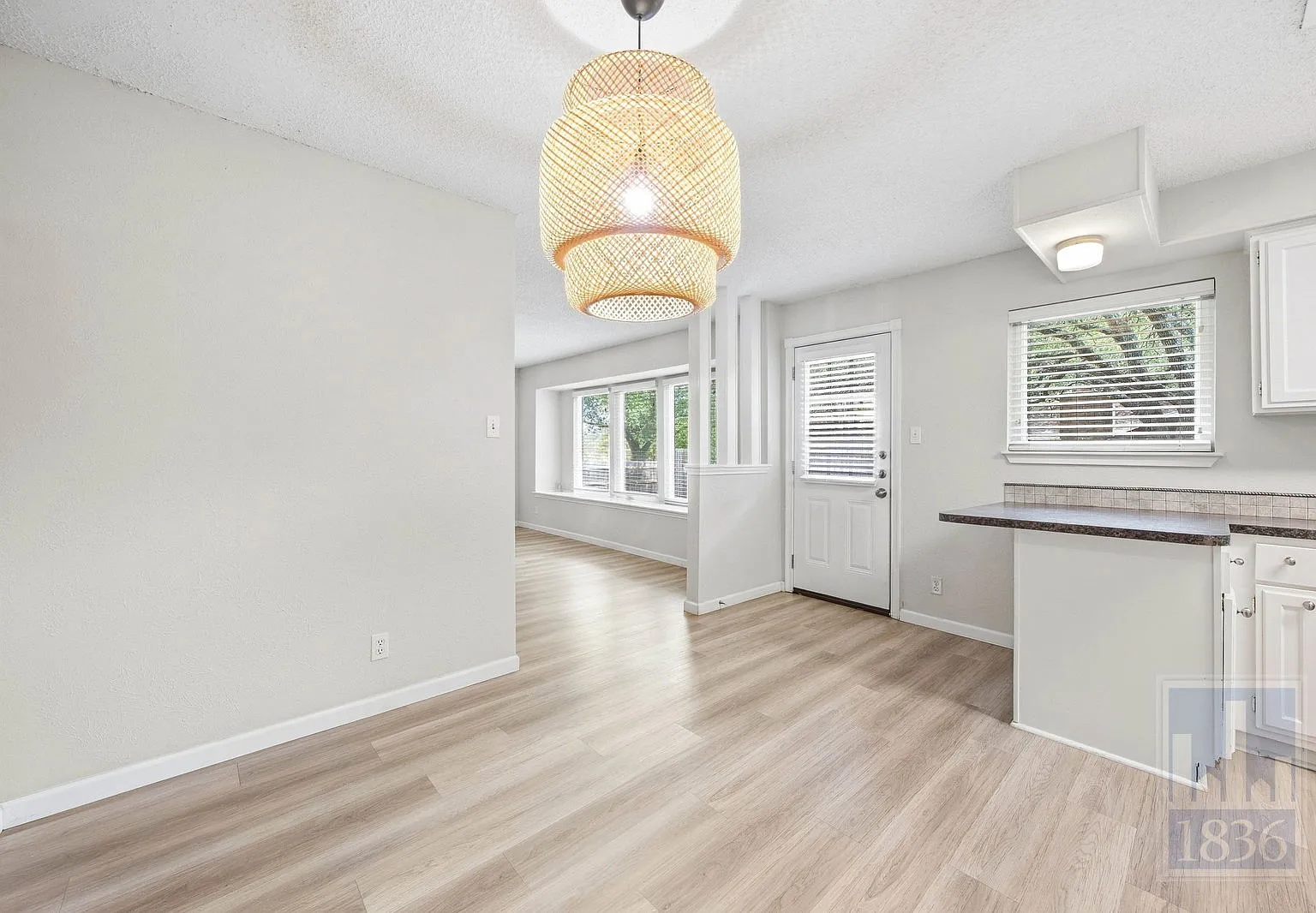 3 bed, 2.0 bath, 1385 sqft, $1,995 — Photo 4