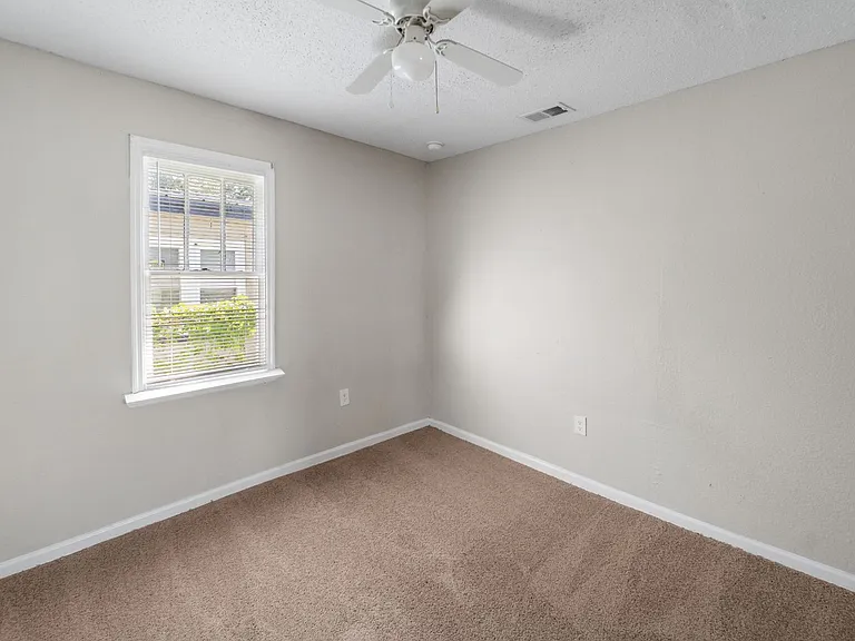 132 Jenks St — Photo 22