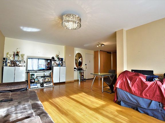 3rd image of 2928 W 5th St #18F