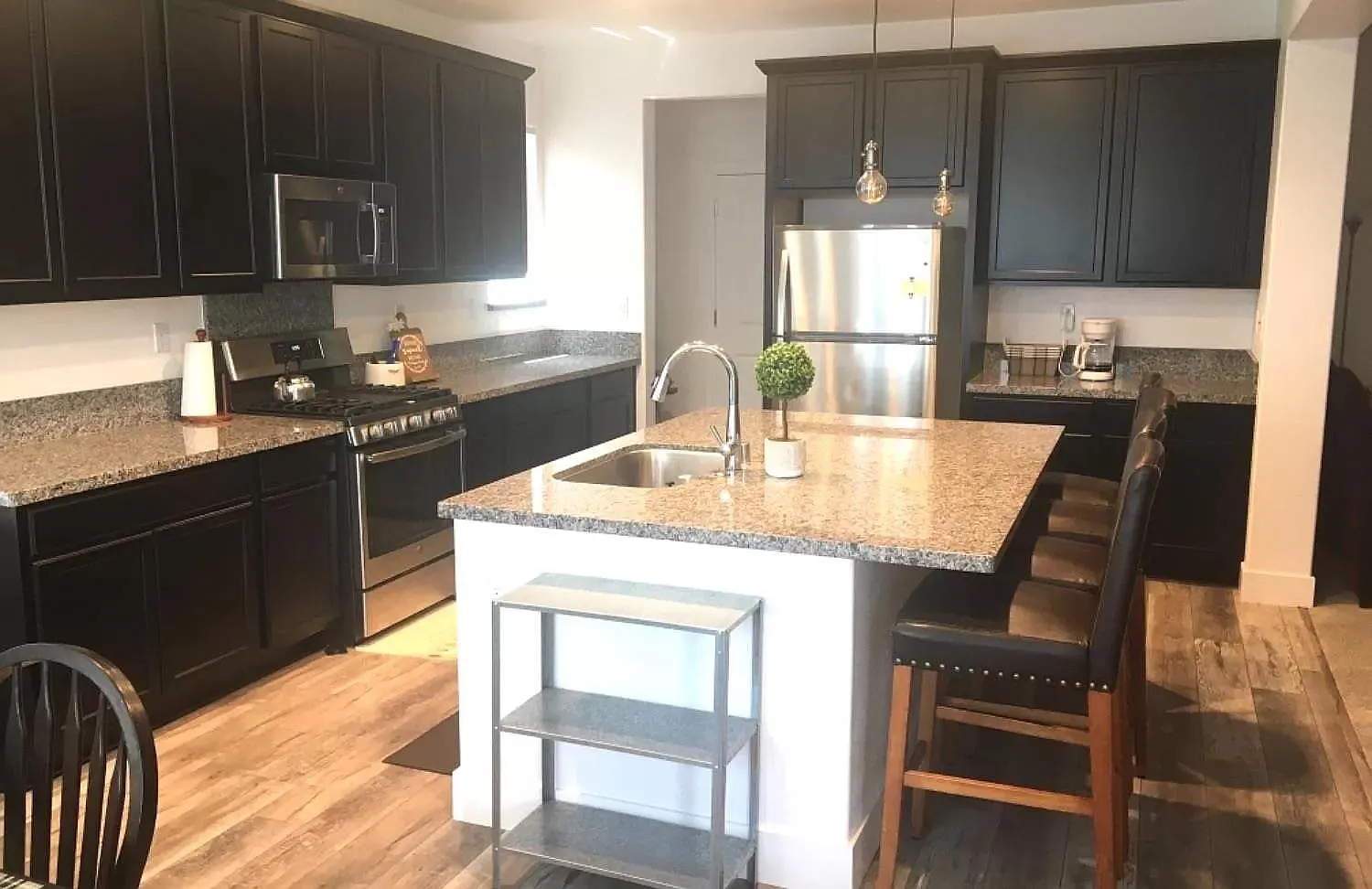 18480 Merritt Dr — Photo 2