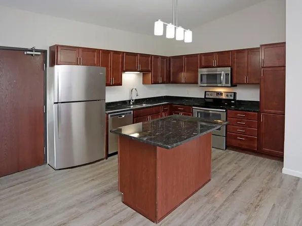 9390 27th Ave N #305, Minneapolis, MN 55427