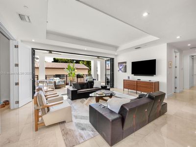 718 Valencia Ave #207, Coral Gables, FL, 33134