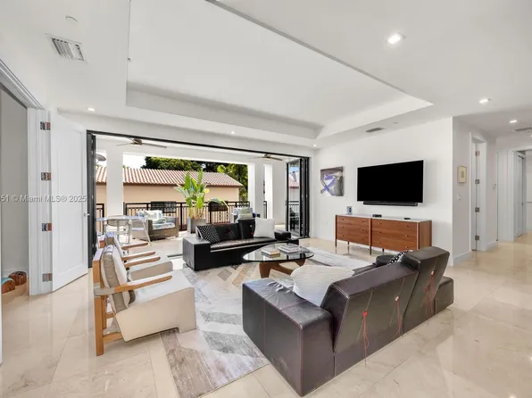 718 Valencia Ave #207, Coral Gables, FL 33134