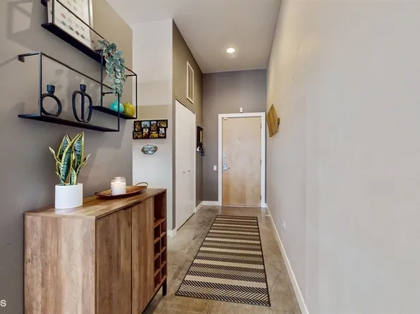 949 W Madison St APT 401, Chicago, IL 60607
