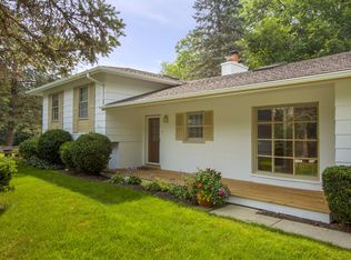 1S539 Bayberry Ln, Wheaton, IL 60189