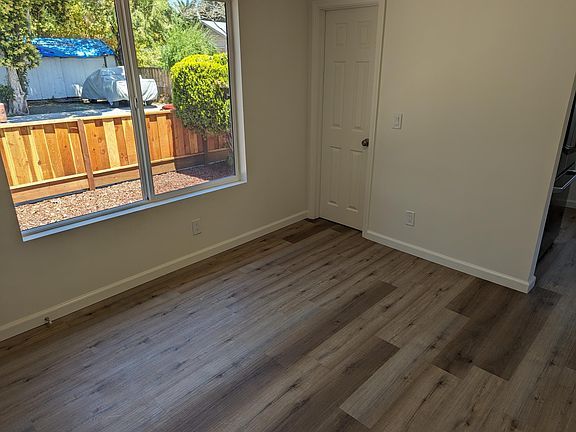 4th image of 392 Brown St #1