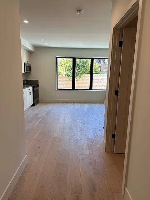 2 bed, 650 sqft, $4,400 — Photo 4